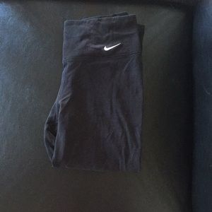 nike yoga capri pants